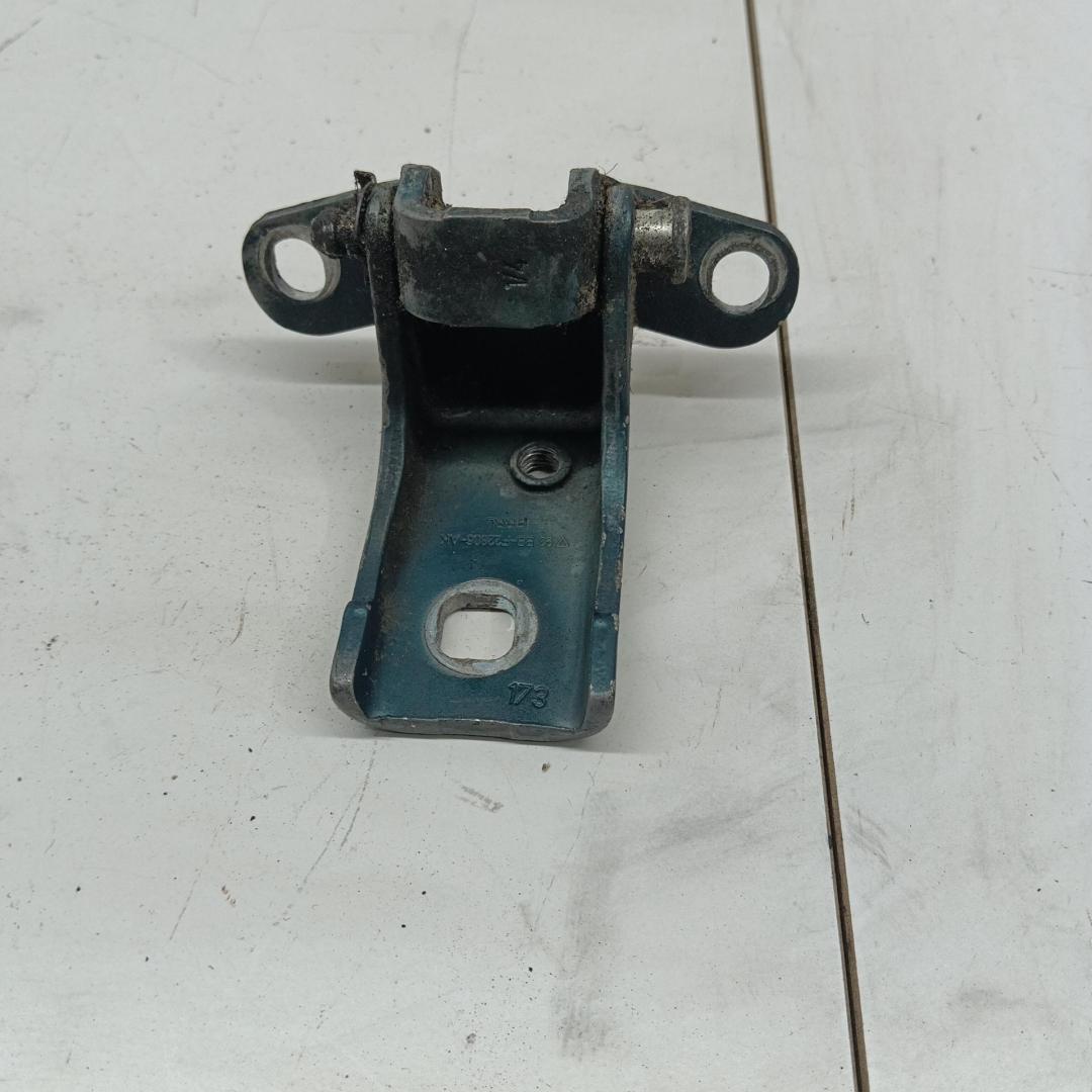 петля двери Ford Mondeo III 2002, серый, хетчбэк 5 дв., 93BBF22806AK - фото №1