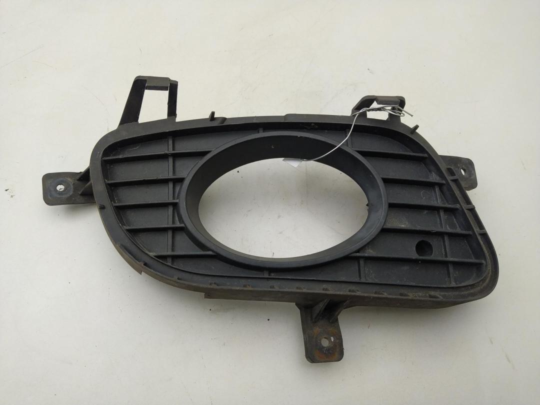 рамка фары противотуманной правой Mercedes-Benz A W169 2004, 2.0 л., дизель, МКПП, жёлтый, хетчбэк 3 дв., 1698851022