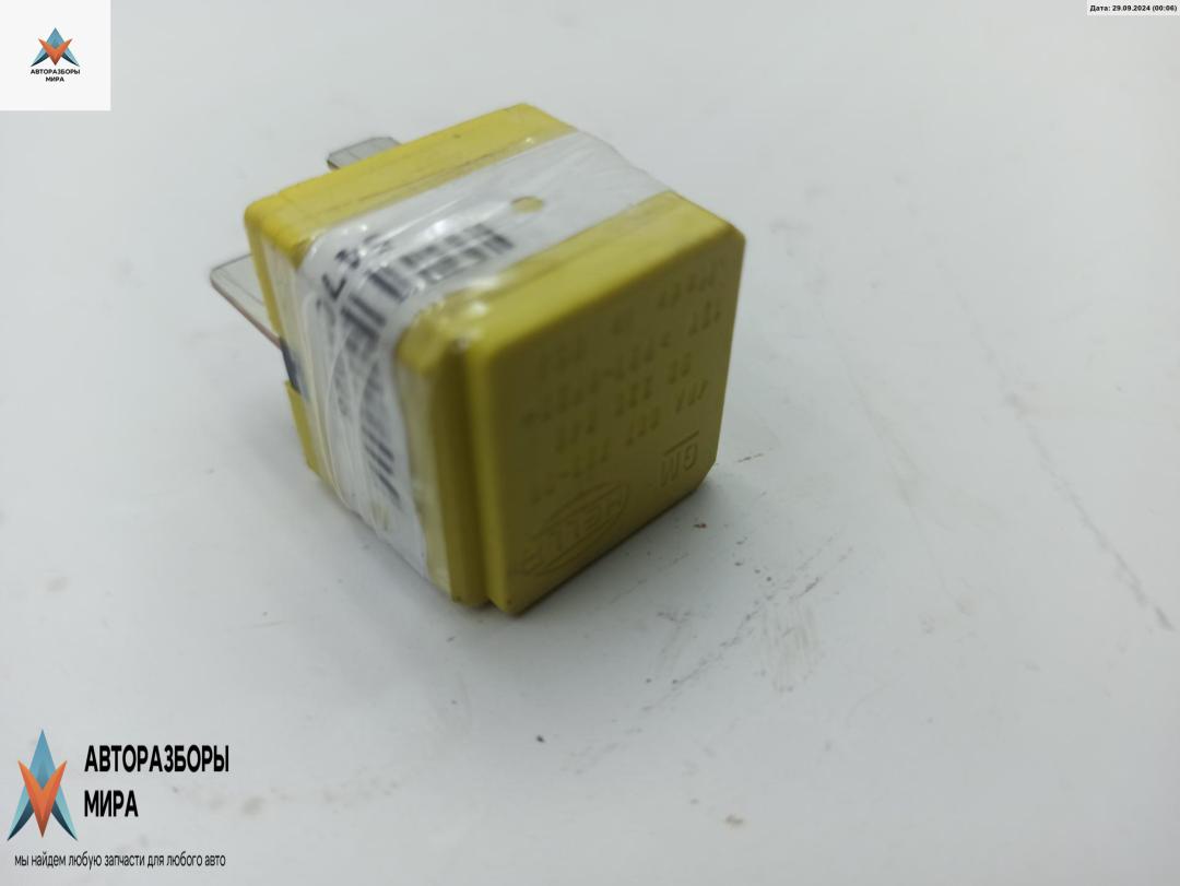 реле (прочие) Opel Zafira 2 поколение (B) 2006, 1.8 л., бензин, МКПП, серый, минивэн, 90226846 - фото №1