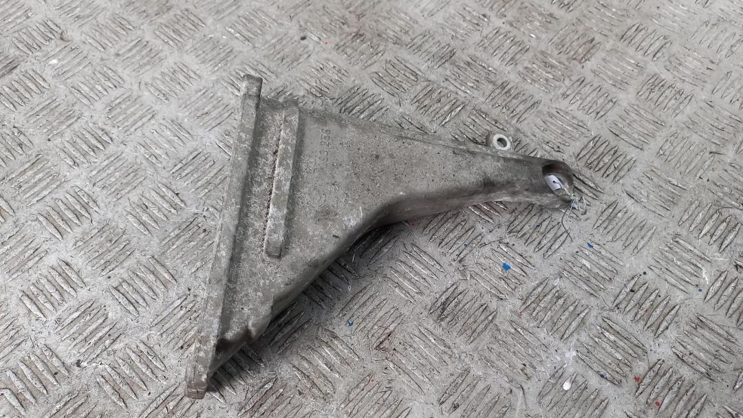 кронштейн двигателя BMW 7 E38 2000, 2.8 л., бензин, АКПП, серый, седан, 1093056