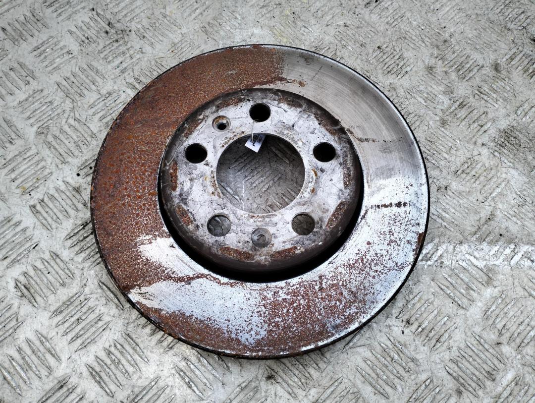 диск тормозной передний SEAT Toledo 3 поколение 2004, 1.6 л., бензин, МКПП, синий, седан - фото №1