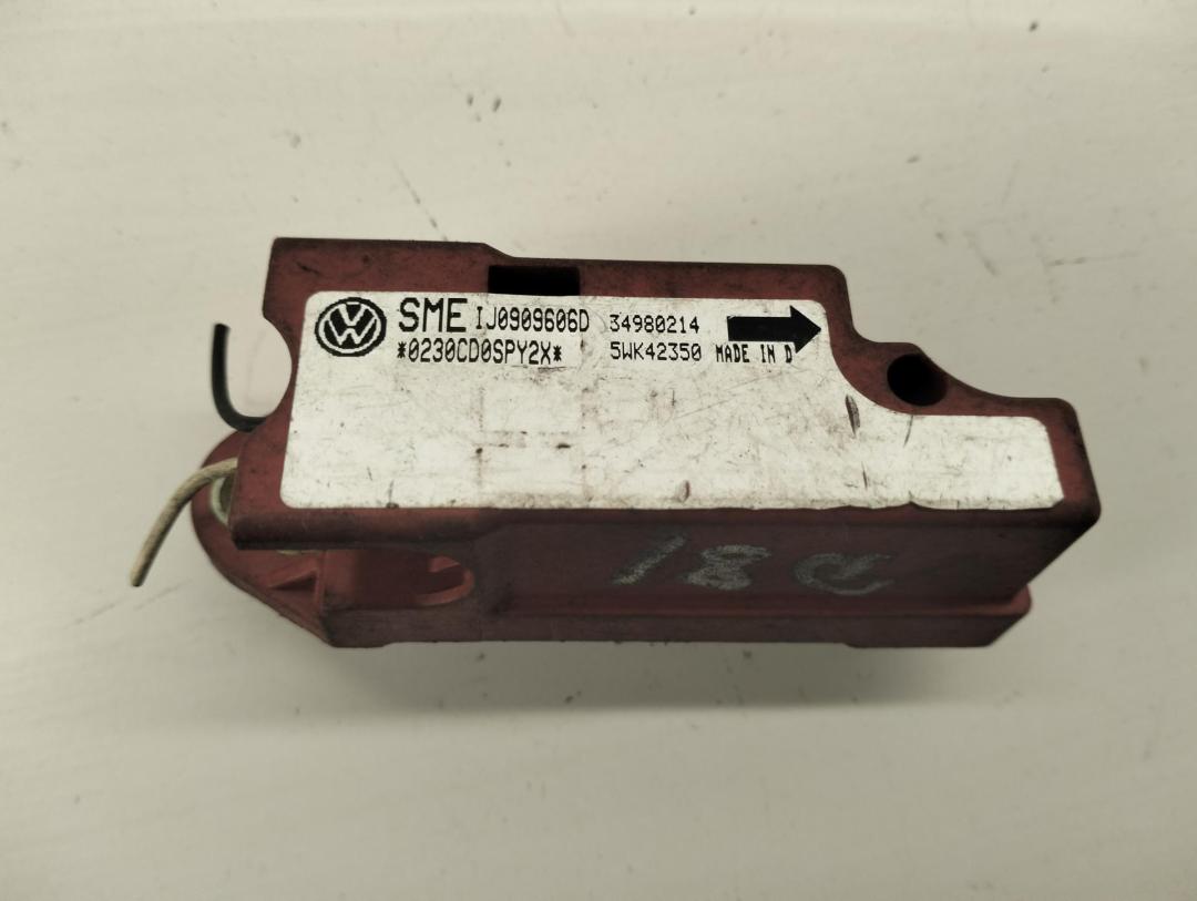 датчик AirBag Volkswagen Bora 1998, 2.3 л., бензин, МКПП, зелёный, седан, 1J0909606D