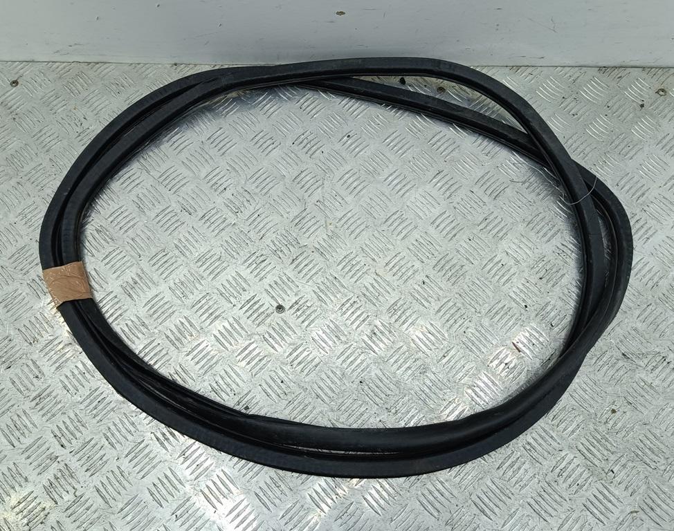 уплотнитель двери Volkswagen Polo 2002, 1.4 л., бензин, МКПП, серый, хетчбэк 3 дв., 6Q0867312D