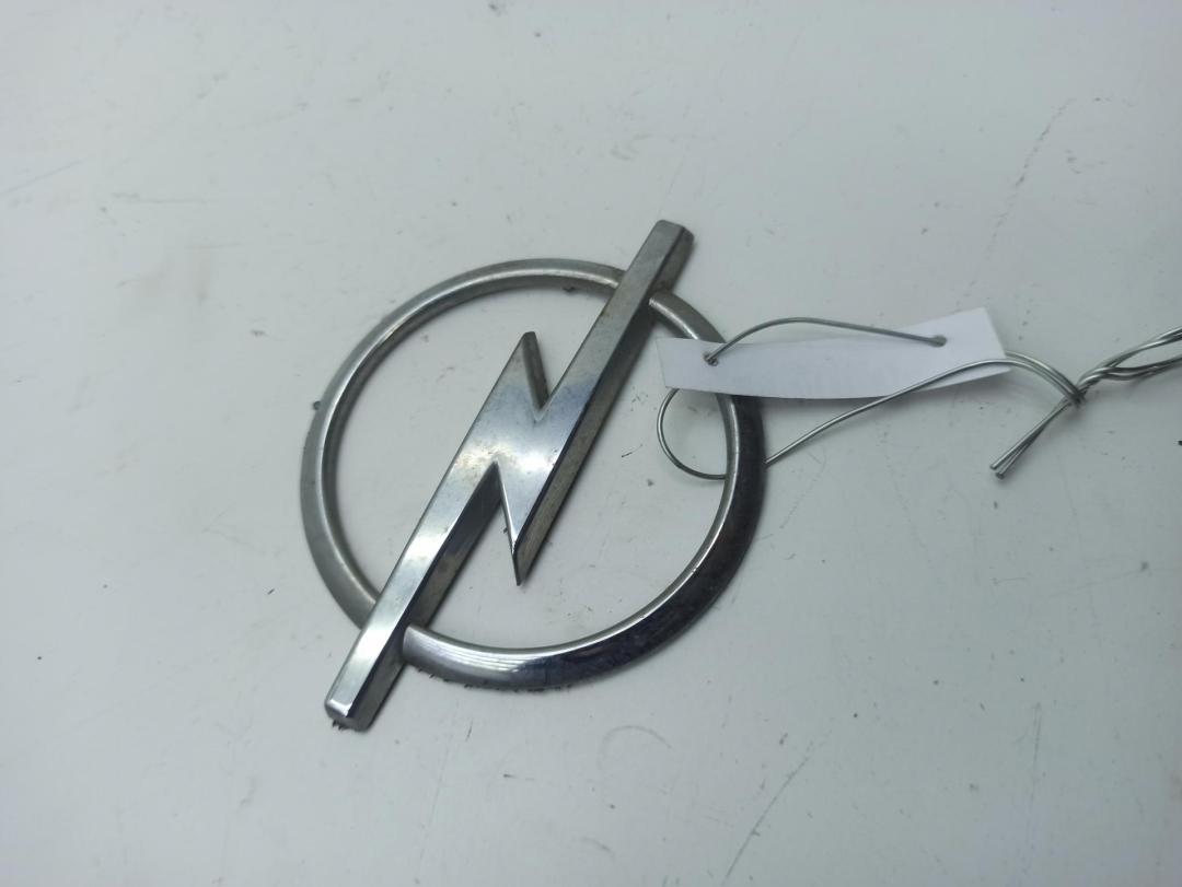 эмблема Opel Zafira 1 поколение (A) 2000, 2.2 л., бензин, АКПП, серый, минивэн, 90580961 - фото №1