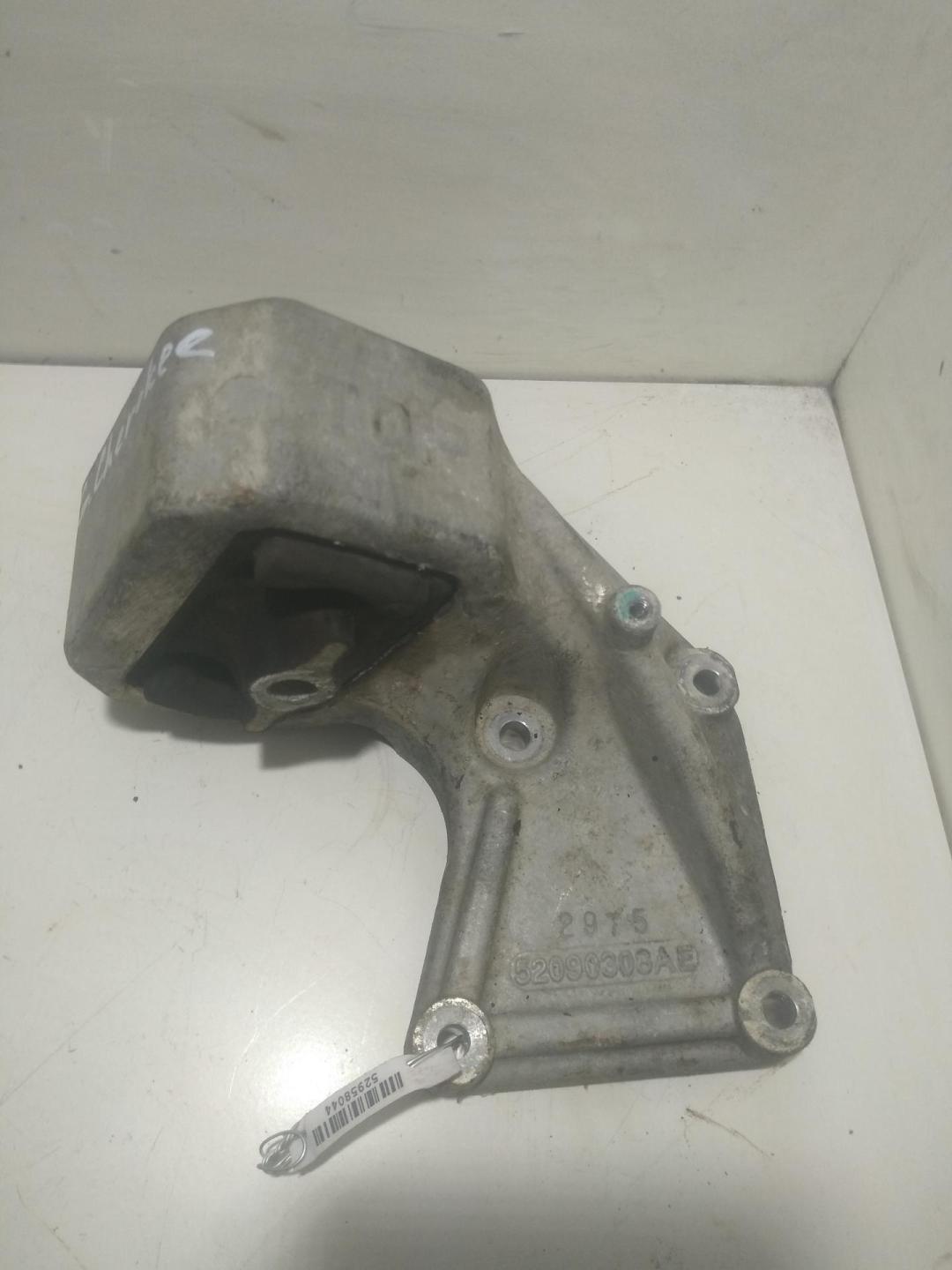 подушка крепления двигателя Jeep Grand Cherokee 2006, 3.0 л., дизель, АКПП, чёрный, внедорожник 5 дв.
