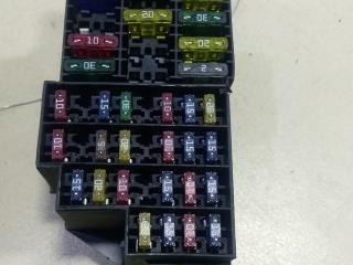 блок предохранителей Renault Clio 2 поколение [2-й рестайлинг] 2003, 1.2 л., бензин, МКПП, серый, хетчбэк 3 дв.