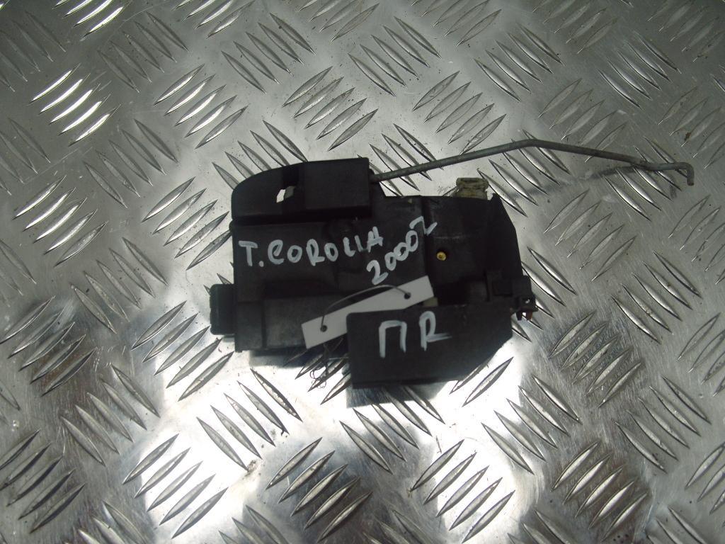 замок двери передней правой Toyota Corolla 2001, 1.4 л., бензин, МКПП, красный, универсал