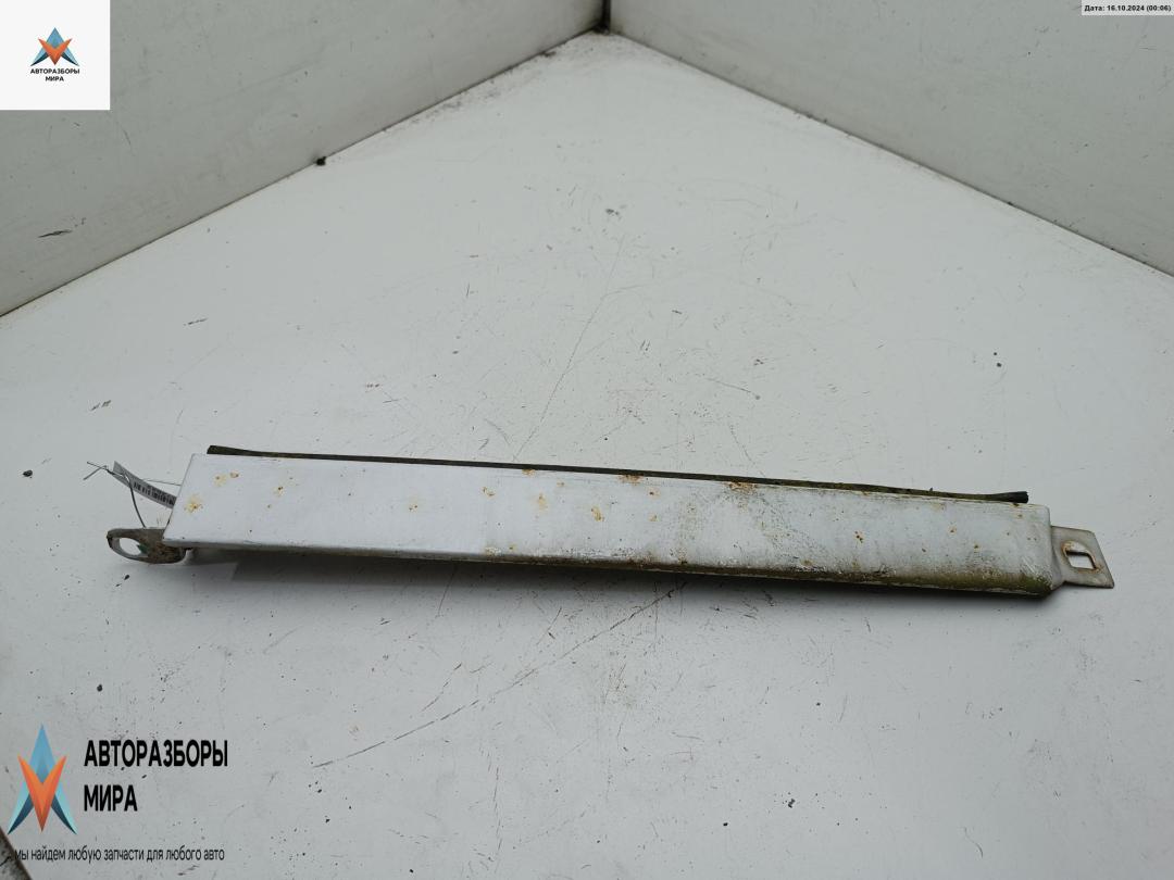 ресничка (ус) левой фары Mercedes-Benz E-Класс W124 1985, 2.3 л., бензин, МКПП, белый, седан - фото №1