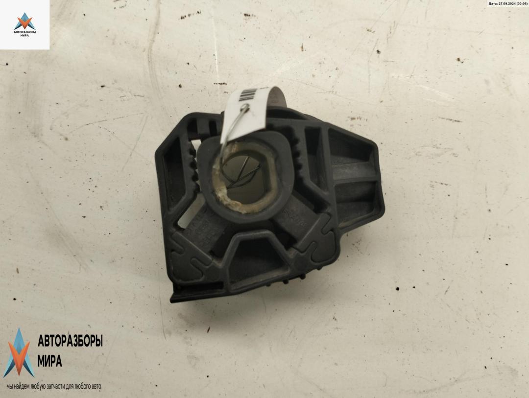 кронштейн радиатора Volkswagen Golf 4 поколение 1999, 1.4 л., бензин, МКПП, белый, хетчбэк 5 дв., 1J0806155B - фото №1