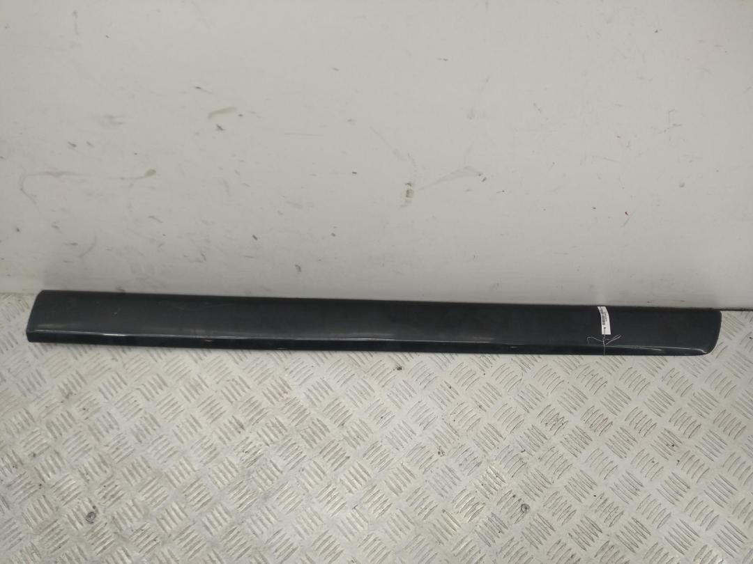молдинг двери передней правой Citroen C5 2004, 2.0 л., дизель, МКПП, чёрный, универсал