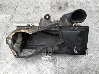 корпус воздушного фильтра Volkswagen Passat B2 1986, 1.8 л., бензин, МКПП, красный, универсал, 035133837AE