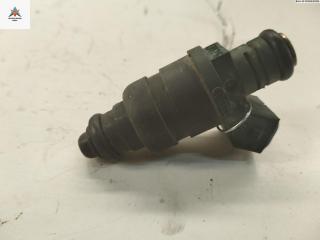 форсунка Volkswagen New Beetle 2000, 1.6 л., бензин, МКПП, чёрный, хетчбэк 3 дв., 037906031AA