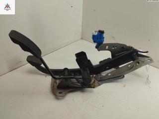 педаль тормоза Mazda 3 BK 2003, 1.4 л., бензин, МКПП, белый, хетчбэк 5 дв.