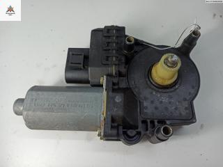 моторчик стеклоподъемника передний левый Audi A6 4B/C5 2000, 2.5 л., МКПП, универсал, 0130821775