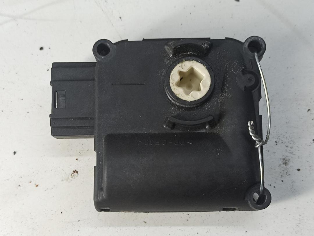 Заслонка печки/климат-контроля Audi A6 4F/C6 2005, 2.7 л., дизель, МКПП, зелёный, универсал, 4F0820511A - фото №1