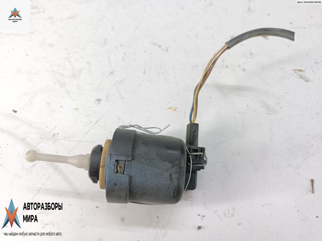 корректор фар Audi A4 B5 1996, 1.6 л., бензин, МКПП, синий, седан, VALEO - фото №1