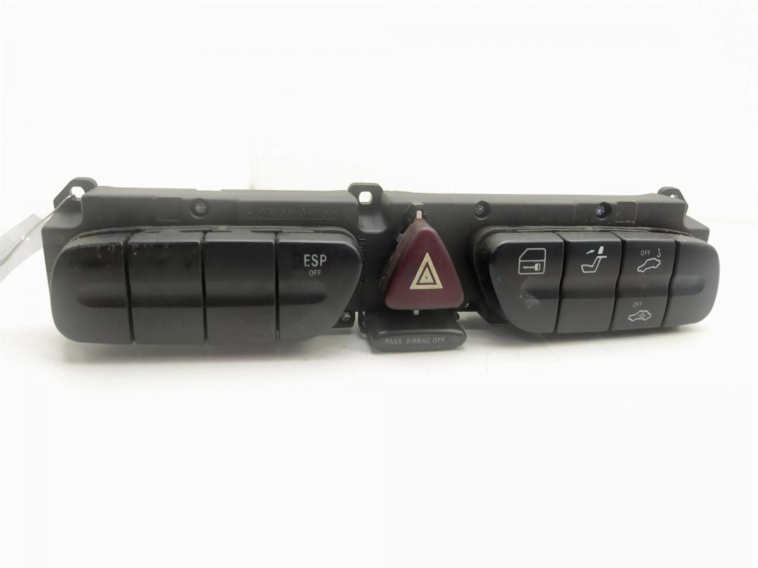 кнопка аварийной сигнализации Mercedes-Benz CLK-Класс C209/A209 2004, 2.7 л., дизель, АКПП, синий, купе, 2038217279 - фото №1