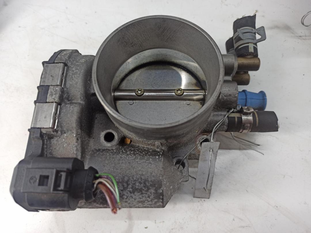 заслонка дроссельная Audi A4 B6 2002, 2.4 л., бензин, МКПП, синий, кабриолет, 078133062B
