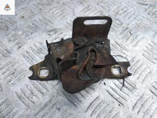 замок капота Volkswagen Golf 3 поколение 1994, 1.4 л., бензин, МКПП, красный, хетчбэк 3 дв., 1H0823509B