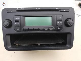 магнитола Skoda Fabia 2 поколение (5J) [рестайлинг] 2010, 1.6 л., дизель, МКПП, красный, универсал, 5J0035152A