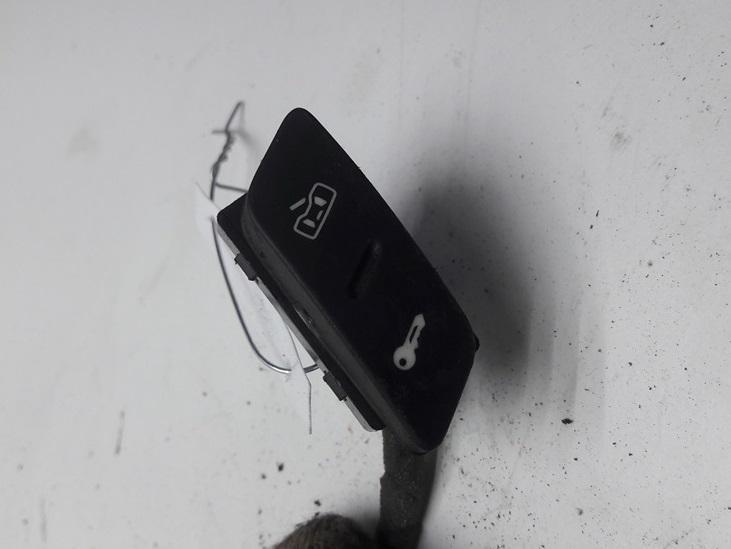 кнопка центрального замка Volkswagen Golf-5 2004, 1.4 л., бензин, МКПП, серый, хетчбэк 5 дв., 1K0962123
