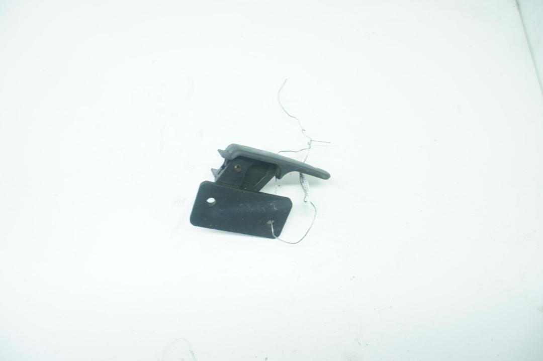 ручка открывания капота Ford Mondeo 2 поколение 1998, 2.0 л., бензин, МКПП, чёрный, универсал - фото №1