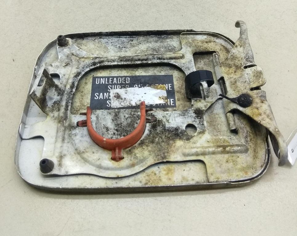 лючок топливного бака Nissan Primera P11 2000, 2.0 л., бензин, МКПП, белый, универсал