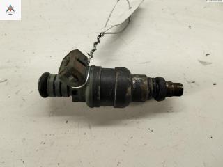 форсунка Volkswagen Passat B3 1989, 1.8 л., бензин, МКПП, красный, универсал, 037906031C