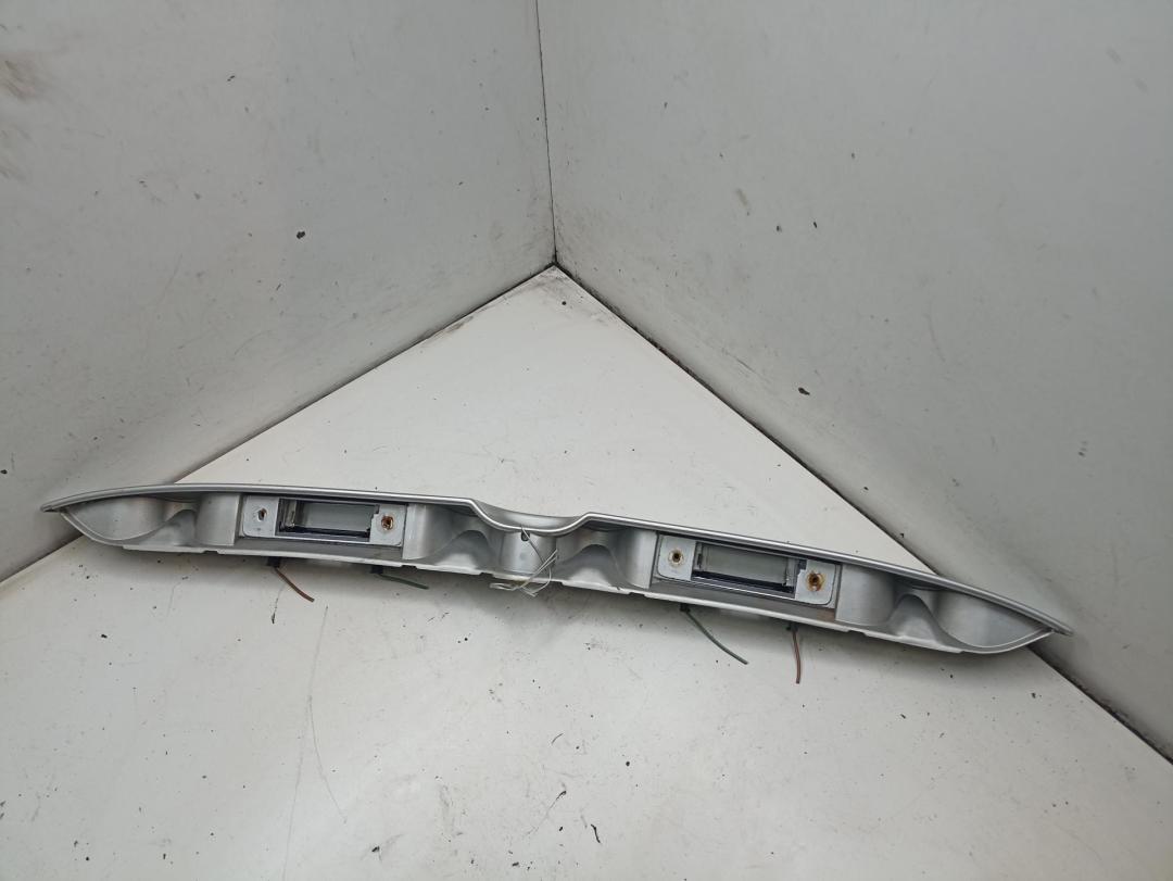 накладка подсветки номера Opel Omega B 2002, 2.2 л., бензин, МКПП, серый, универсал, 90379079