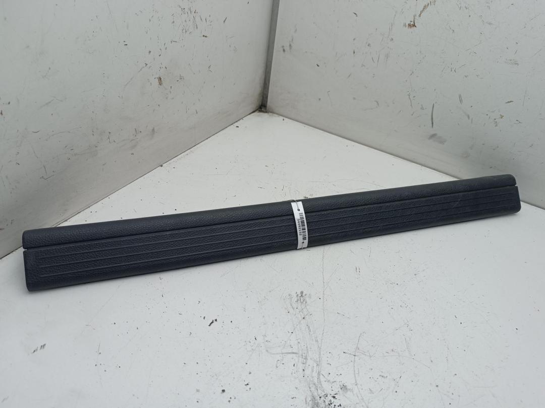Накладка на порог внутренняя (салона) Mercedes-Benz C W204 2007, 1.8 л., бензин, МКПП, чёрный, седан, 2046860036