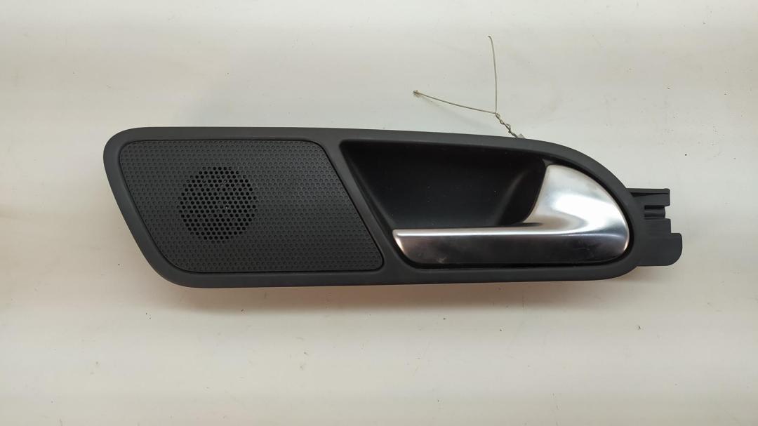 ручка внутренняя задняя правая Volkswagen Tiguan 2008, 2.0 л., дизель, МКПП, чёрный, внедорожник 5 дв., 5N0839114S
