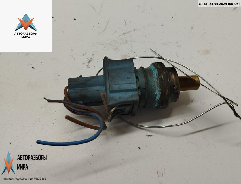 датчик температуры Audi A4 B5 1996, 2.6 л., бензин, АКПП, зелёный, универсал - фото №1