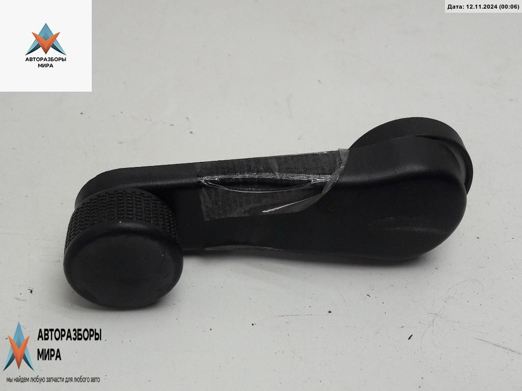 ручка стеклоподъемника Volkswagen Golf 3 поколение 1994, 1.6 л., бензин, МКПП, синий, хетчбэк 5 дв., 1H0837581 - фото №1