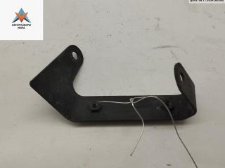 кронштейн (крепление) Audi A4 B5 1996, 2.6 л., бензин, АКПП, зелёный, универсал, 8D0951229C