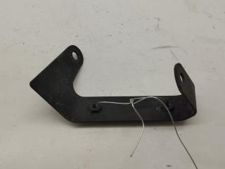 кронштейн (крепление) Audi A4 B5 1996, 2.6 л., бензин, АКПП, зелёный, универсал, 8D0951229C