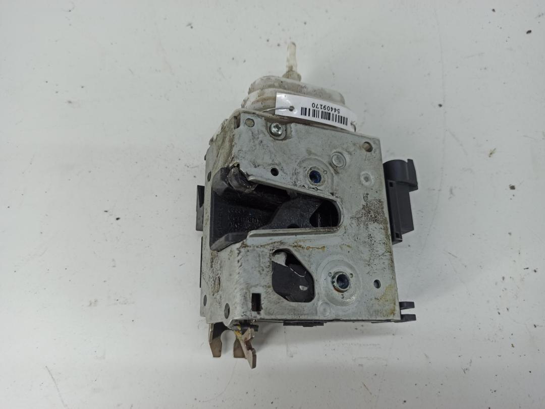 замок двери передней правой Audi A4 B5 1996, 2.6 л., бензин, АКПП, зелёный, универсал, 8D1837016E