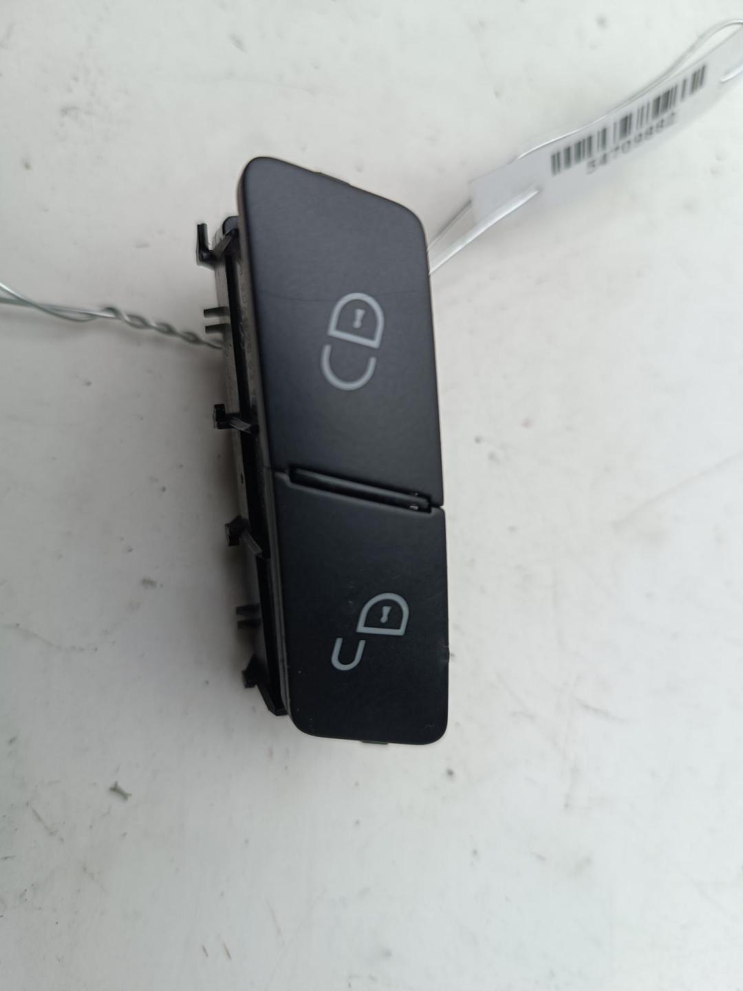 кнопка центрального замка Mercedes-Benz C W204 2007, 1.8 л., бензин, МКПП, чёрный, седан, 2048706310