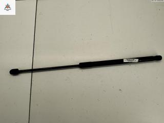 амортизатор крышки багажника (3-5 двери) Volkswagen Polo 5 поколение 2012, 1.2 л., дизель, МКПП, красный, хетчбэк 3 дв., 6R6827550A