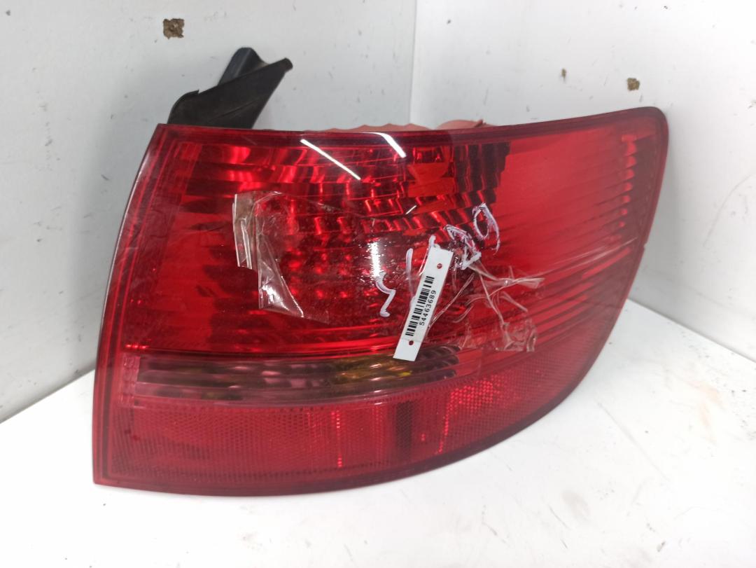 фонарь задний правый Audi A6 C6 2005, 2.7 л., дизель, МКПП, зелёный, универсал, 4F9945096