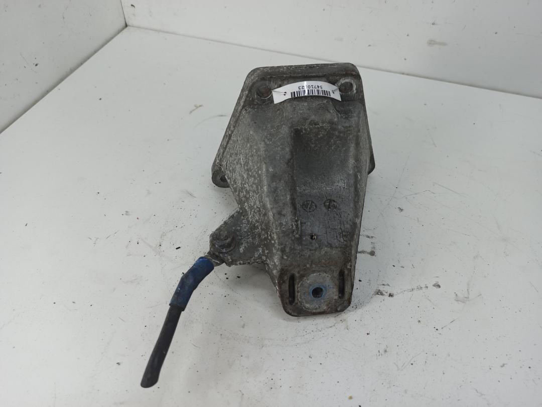 кронштейн двигателя Audi A6 C5 2004, 2.4 л., бензин, МКПП, серый, универсал, 8D0199308D