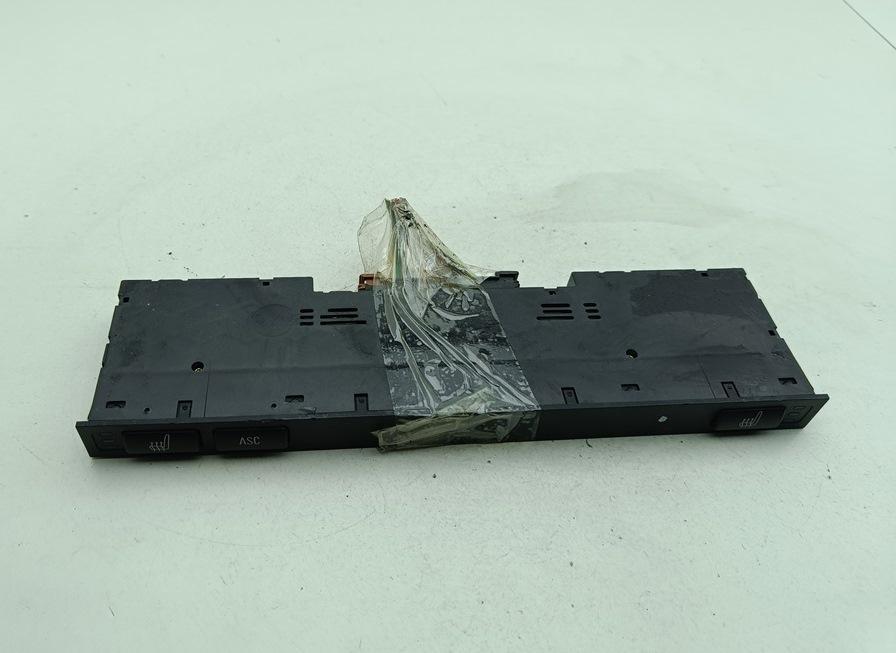 кнопка обогрева сидений BMW 5 E39 2000, 2.5 л., бензин, АКПП, серый, седан, 8373712
