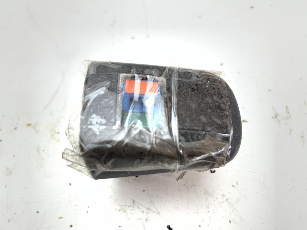 Колпачок (заглушка) ручки двери Mercedes-Benz C W202 1996, 1.8 л., бензин, МКПП, серый, седан