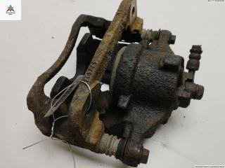 суппорт передний правый Honda Civic 7 поколение [рестайлинг] 2003, 1.4 л., бензин, МКПП, чёрный, хетчбэк 3 дв.