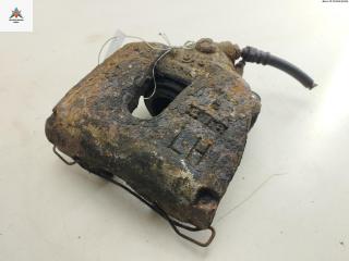 суппорт передний левый Mazda 3 BK 2003, 1.4 л., бензин, МКПП, белый, хетчбэк 5 дв.