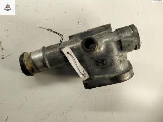 фланец (тройник) системы охлаждения Volkswagen Bora 1 поколение 1999, 1.9 л., дизель, МКПП, зелёный, седан, 038121133A