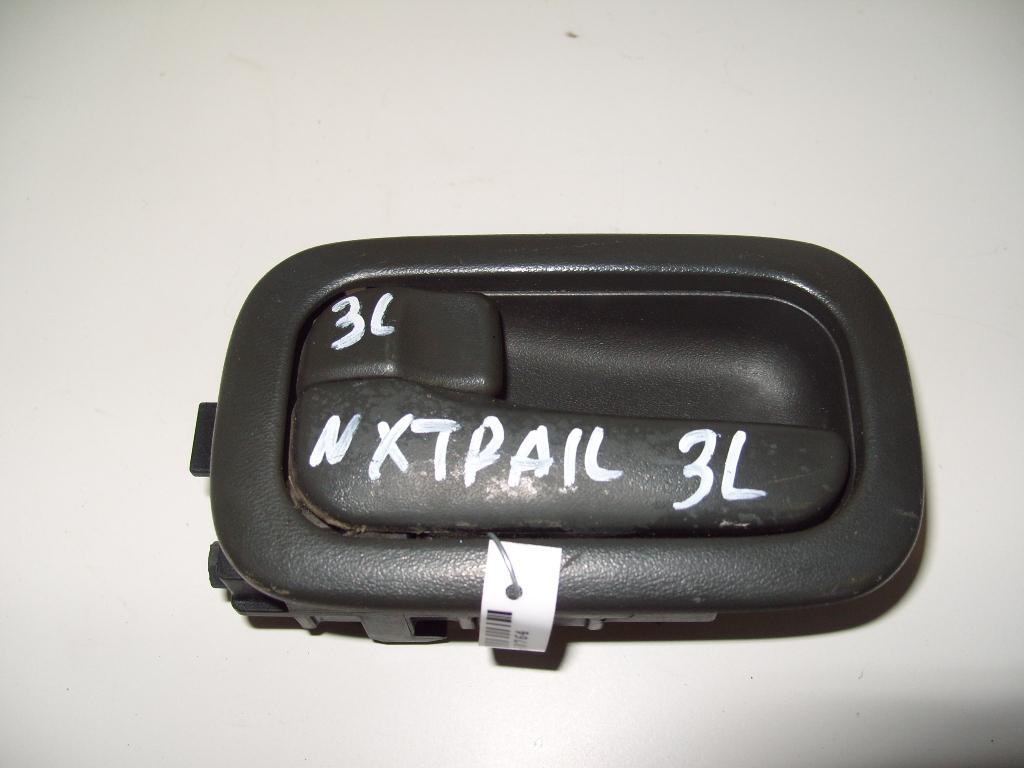 ручка внутренняя задняя левая Nissan X-Trail T30 2005, 2.2 л., дизель, МКПП, серый, внедорожник 5 дв.
