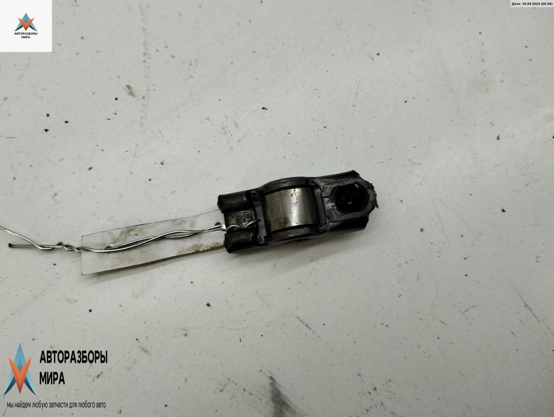 коромысло клапана (рокер) Volkswagen Golf 4 поколение 2003, 1.4 л., бензин, МКПП, серый, хетчбэк 3 дв. - фото №1