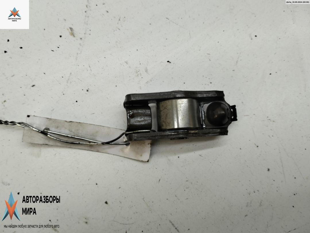 коромысло клапана (рокер) Volkswagen Golf 4 поколение 2003, 1.4 л., бензин, МКПП, серый, хетчбэк 3 дв. - фото №1