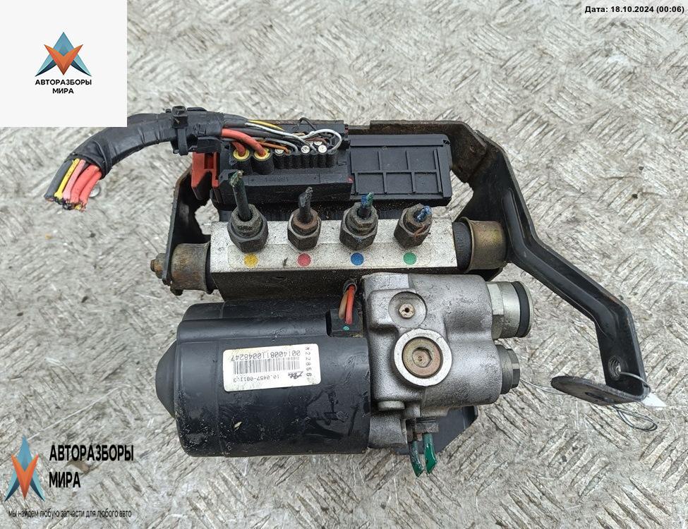 блок ABS Renault Megane 1 поколение 1996, 1.6 л., бензин, МКПП, красный, хетчбэк 5 дв., 7700832771 - фото №1