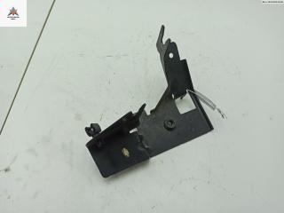 кронштейн (крепление) Dacia (Renault) Sandero I 2009, 1.4 л., бензин, МКПП, чёрный, хетчбэк 5 дв., 8200217740